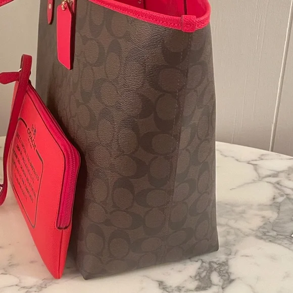 Coach reversible Tote - Picture 5 of 12